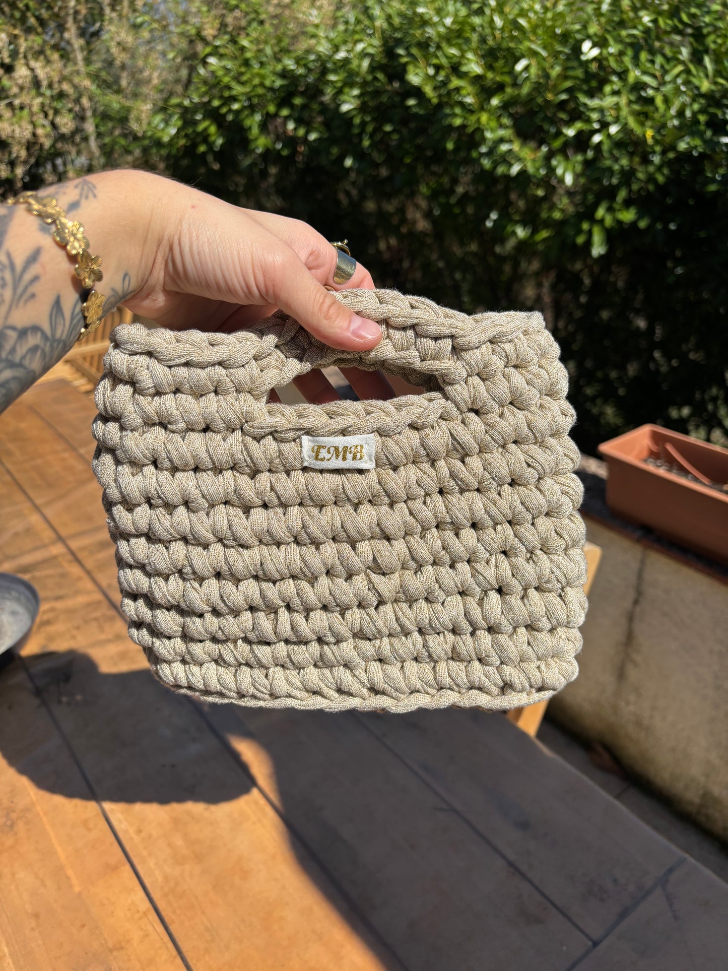 Sac en crochet (beige clair pailletée doré)