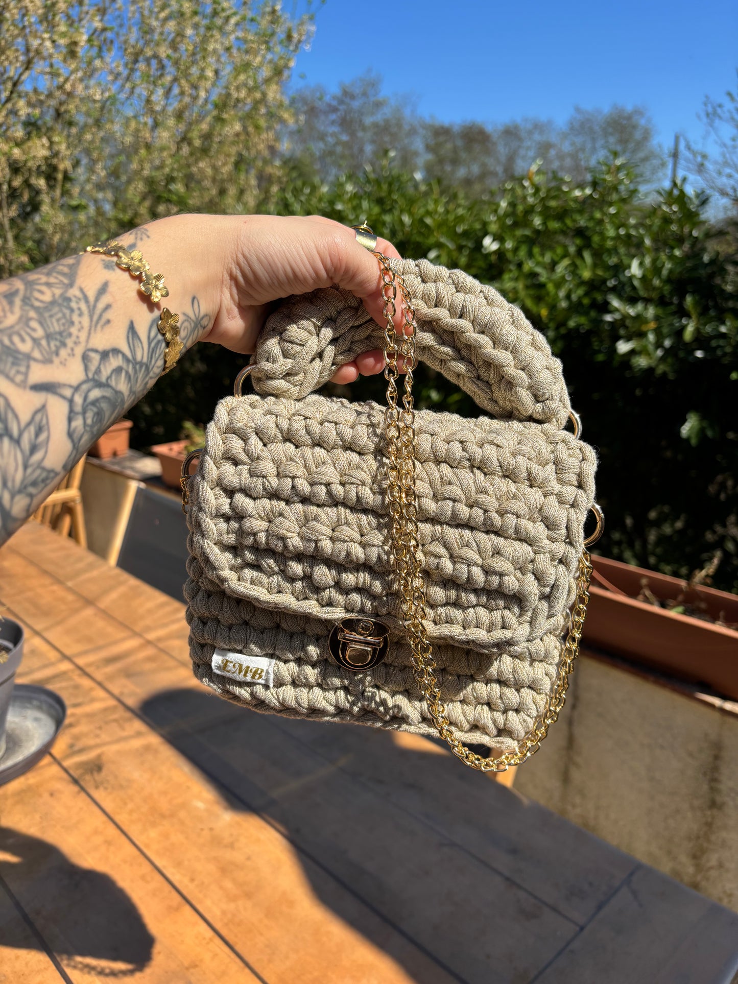 Sac en crochet (beige clair pailletée doré)